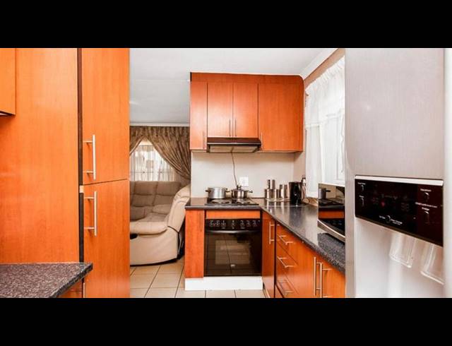 2 BEDROOM HOUSE FOR SALE IN PROTEA GLEN EXT